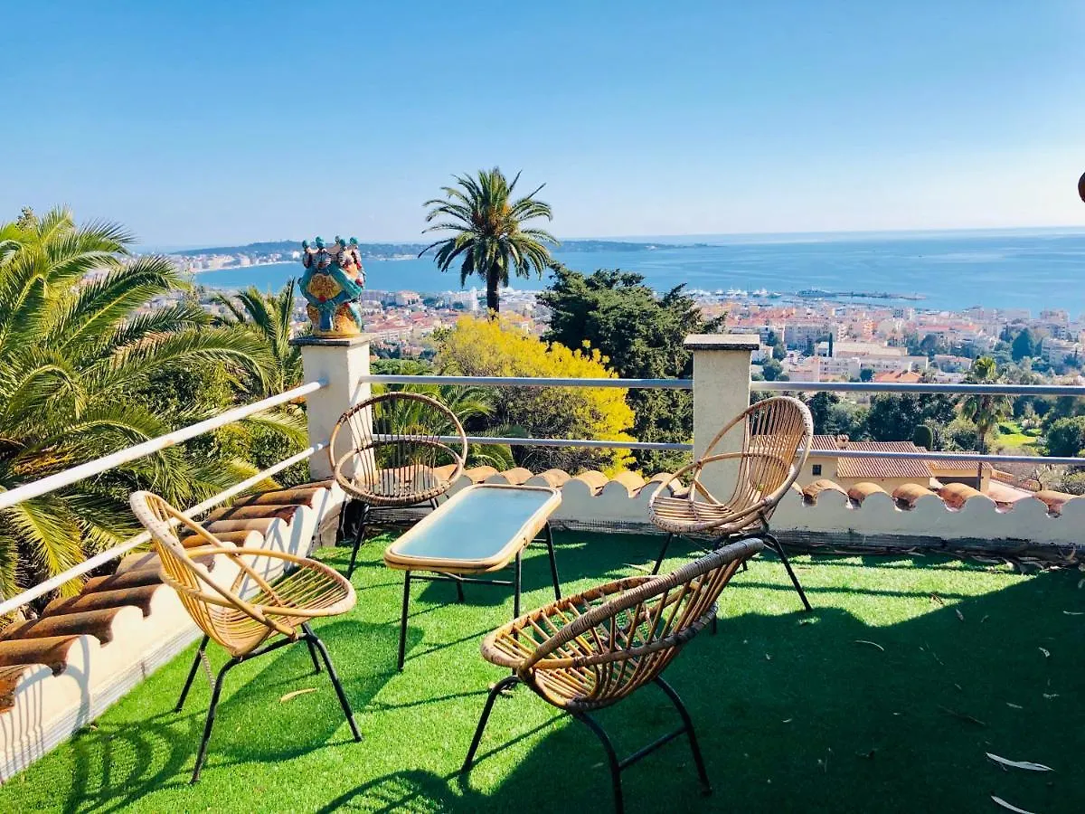 Villa De Charme Vue Mer Et Piscine Chauffee Sur Les Hauteurs De Golf Juan Vallauris 0*,  France