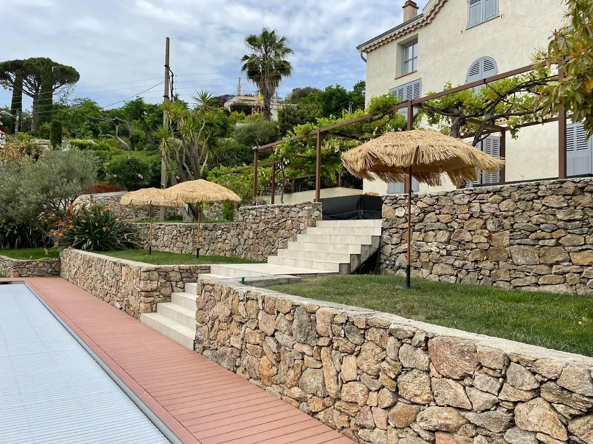 Villa De Charme Vue Mer Et Piscine Chauffee Sur Les Hauteurs De Golf Juan Vallauris