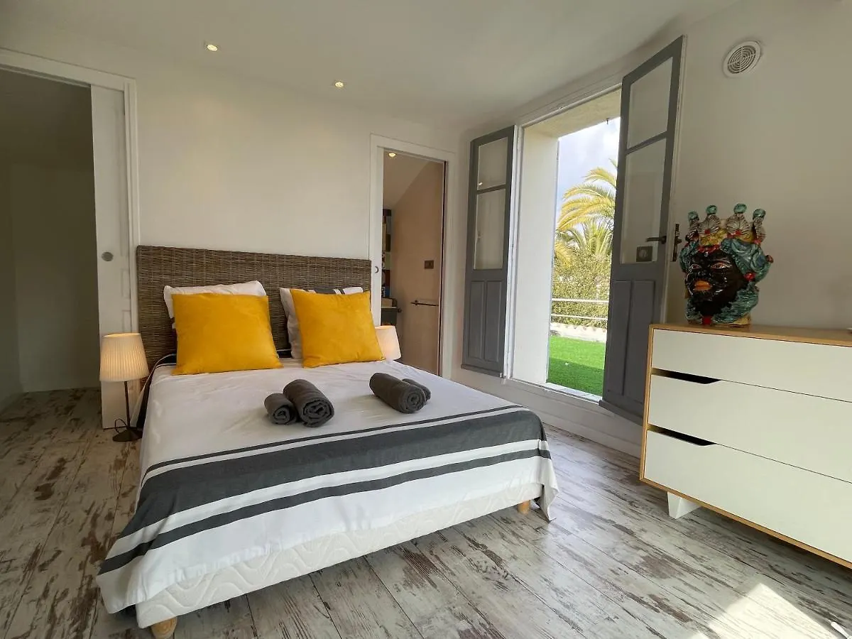 Villa De Charme Vue Mer Et Piscine Chauffee Sur Les Hauteurs De Golf Juan Vallauris 0*,  France