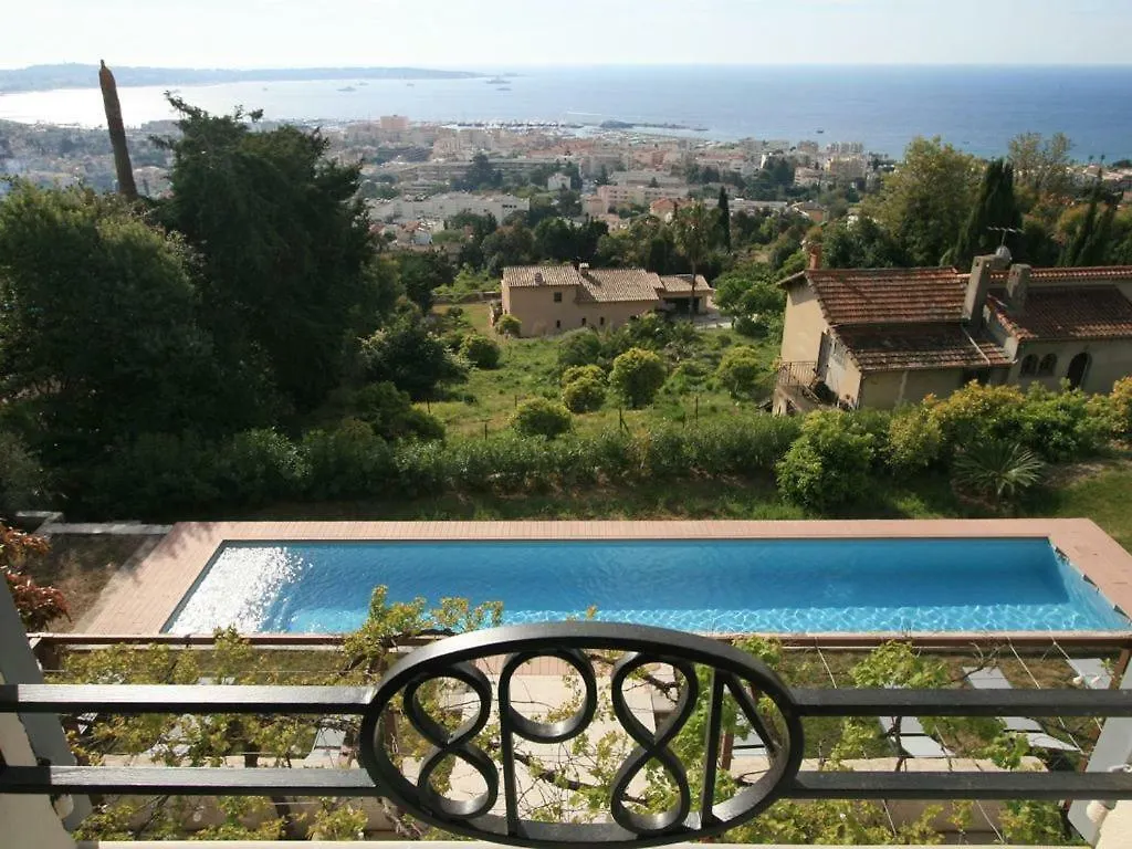 Villa De Charme Vue Mer Et Piscine Chauffee Sur Les Hauteurs De Golf Juan Vallauris